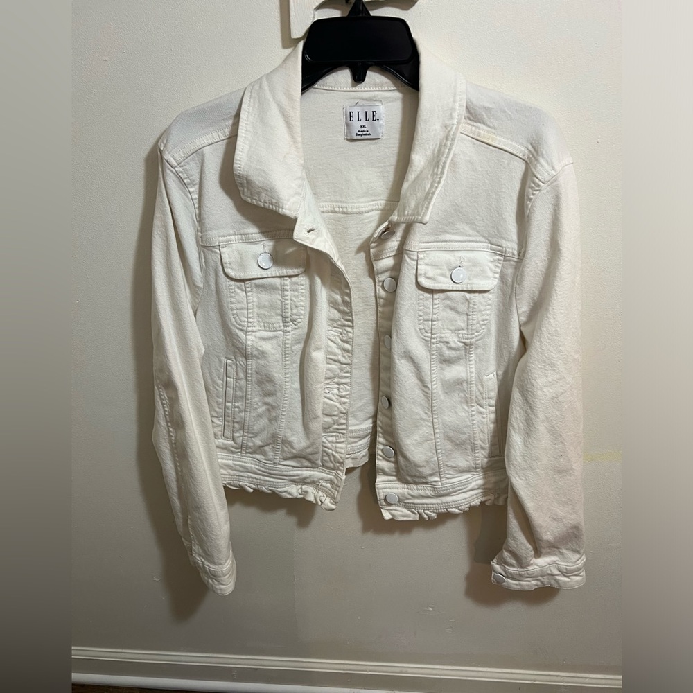 Elle white denim jacket, size XXLSmoke-free pet free